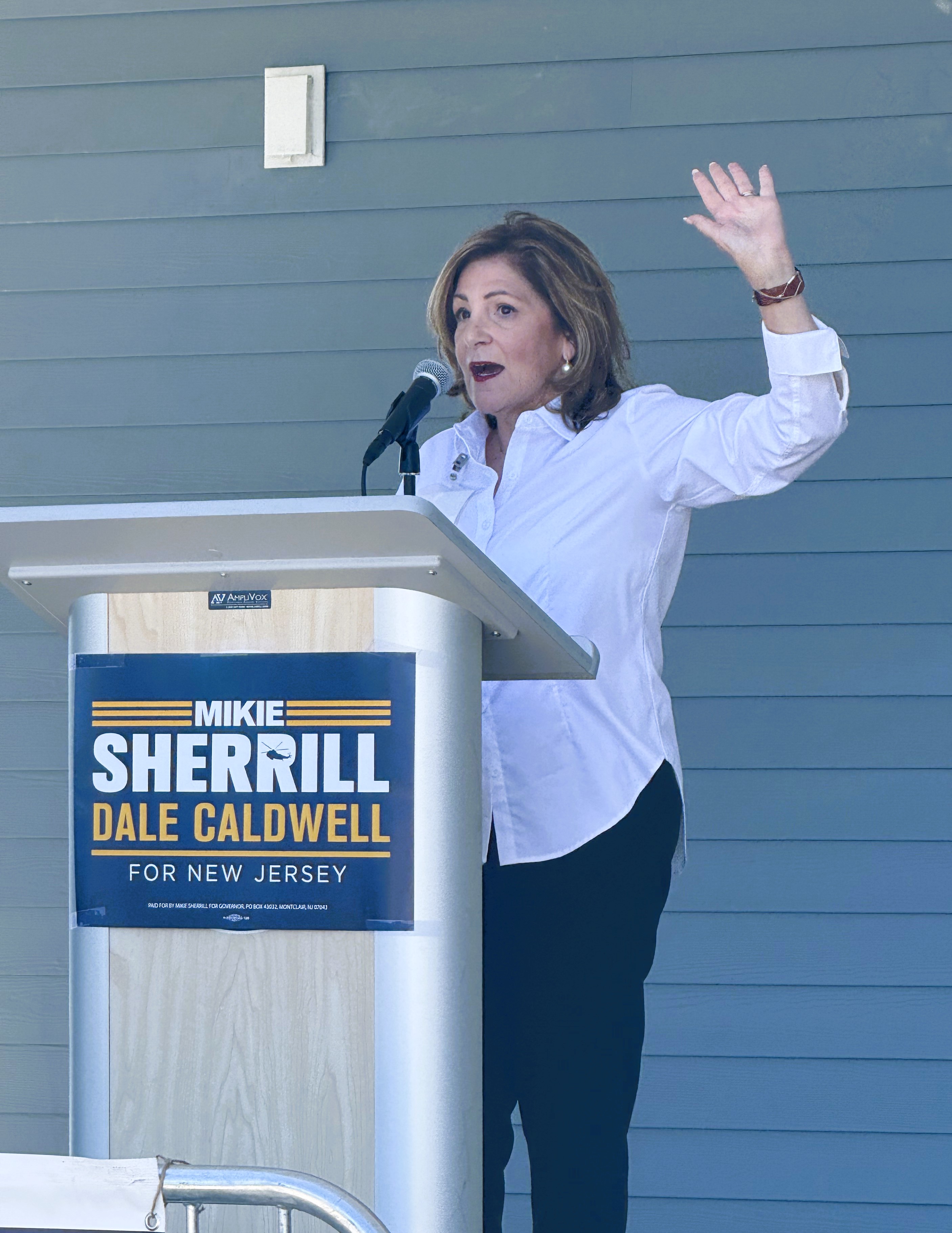 Lisa Bennett at podium.